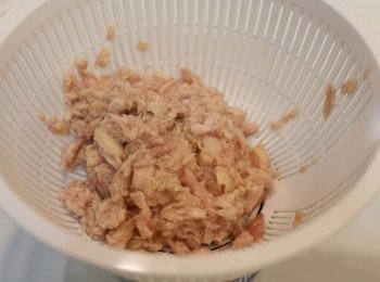 step1: 吞拿魚肉備用