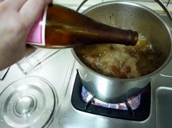 step11: 加入米酒滾轉大火.不要蓋鍋蓋收湯汁.試味後再自行酌量<span class="group_2">調味</span>