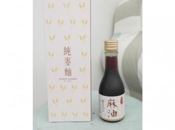 step1: 這次使用的是呷好麵"純麥麵線"與北港純正麻油:)