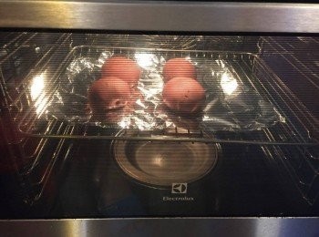 step11: 焗爐預熱180度後，將麵團放入焗15分鐘
（牛油紙用完，只好用錫紙頂住先）