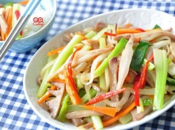 step6: 有多種青蔬搭配加白飯，不需再煮其他料理，也可以吃上兩碗飯喔~