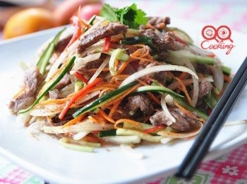 step6: 搭配健康的蔬時及各式調味料，涼涼的義式涼半牛肉，也超級好吃喔~