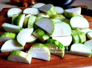 step2: 節瓜刮去皮切厚片
