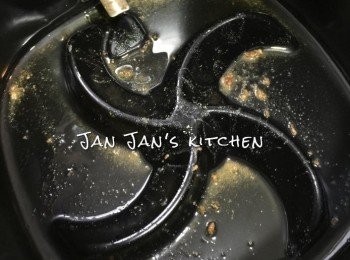 step7: 看，焗完迫出那麼多油份哦，還好不用吃下肚子。