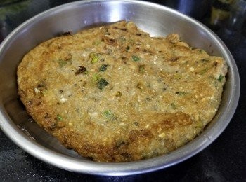 step3: 冷凍 45 分鐘後取出，用中細火將魚肉煎成金黃色