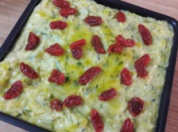 step11: 灑上上用清水浸泡過的枸杞子 , 用中火蒸1小時