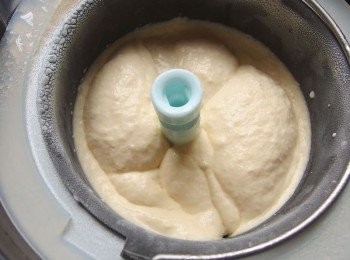 step11: 完成後,將冰淇淋裝至容器裡,放冷凍即可。