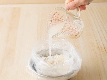 step3: 倒入混合好的水加生種