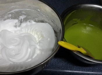 step12: 蛋白霜和蛋黄糊处理好了