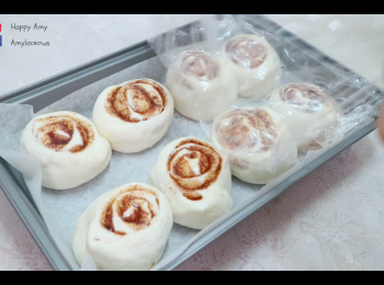 step9: 再切成8等分，放於焗盤上，蓋上保鮮紙，暖處發烤20-25分鐘。