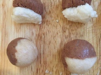 step4: 每兩種顏色搓揉成一顆小湯圓，