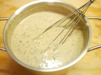 step14: 此步驟好重要, 能否凝固就靠佢喇, 一定要確保蛋白均勻拌入紅豆忌廉糊中