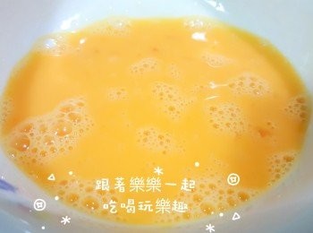 step3: 將雞蛋打散備用。