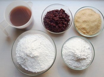 step2: 準備材料。亦可使用市售的蜜紅豆。