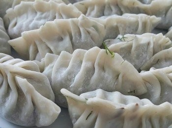 step6: 包好微微向下(底部)壓，摺口成為中間