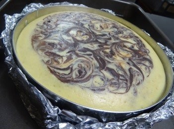 step10: 取出待涼後小心倒去水份， 再連盤放進雪櫃雪24小時， 撕去錫紙再脫離模便完成。