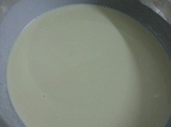 step5: 模型抹油，攪拌均勻，倒入模型，大火蒸25分鐘。