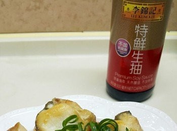 step6: 加入蔥段尾部及鯇魚腩煮至收汁(或用生粉水埋獻)即可上碟!!