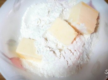 step8: 另一乾淨容器中 , 放入酥粒材料