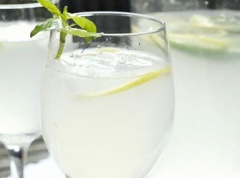 step4: 將薑片拿出，也可用篩過濾檸檬汁。享用時再加點水及冰，至自己喜歡的甜度即成