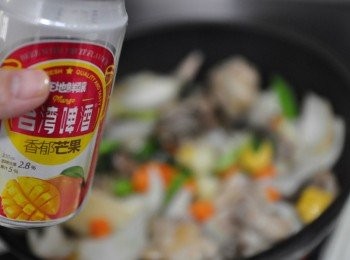 step10: 倒入備料4台啤香芒1瓶