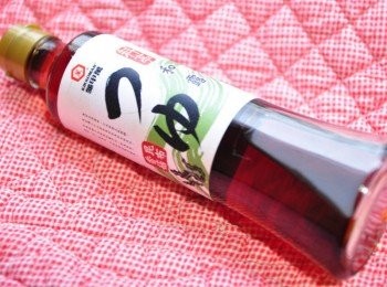 step12: 【龜甲萬-料亭和露(昆布香菇)】 高級北海道真昆布與香菇調味，呈現細緻的和風鮮美滋味，擁有日本料理中最頂級的旨味。入口溫順醇厚，口感清爽鮮甜。