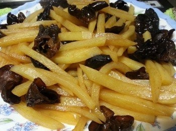 step8: 蓋上蓋煮約1-2分鐘,(因火力不同,留意有冇乾水)開蓋炒多1-2分鐘即可