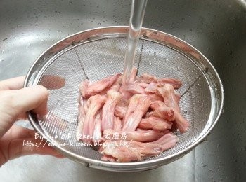 step1: 鴨舌沖洗乾淨及瀝乾水份