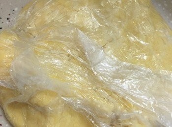 step9: 9. 同樣用食物袋包好,再放入密實盒中,雪至少三十分鐘 (我會放隔夜)