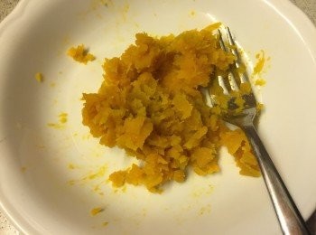 step2: 大火蒸10分鐘, 用叉壓成茸, 放涼備用