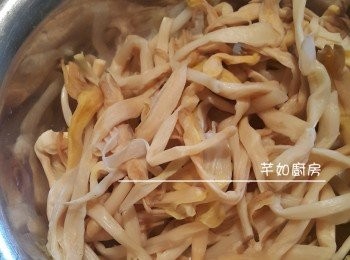 step3: 金針洗淨及浸軟, 瀝乾水份