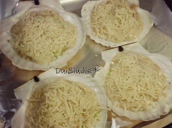 step4: 入爐前加芝士碎，用160度焗15分鐘即成