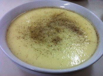 step2: 預熱蒸爐，隔水大火蒸2分鐘，然後把火速調整至最低，每隔2分鐘打開鍋蓋檢查蛋是否是熟透。