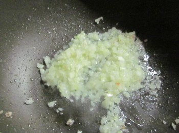 step3: 爆香洋蔥