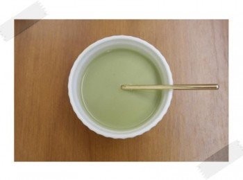 step3: 剛剛攪拌好的抹茶水冷卻後加進煉乳一樣攪拌均勻:)