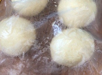 step4: 分割，鬆弛15分鐘，做型、後發至8分滿。