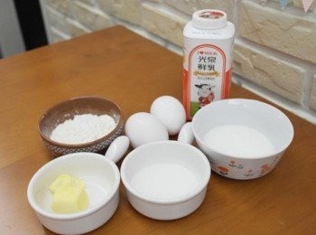 step1: 首先將材料備齊!!材料有點多~~先準備好比較不會手忙腳亂喔!!!還有重要的光泉鮮乳喔:)