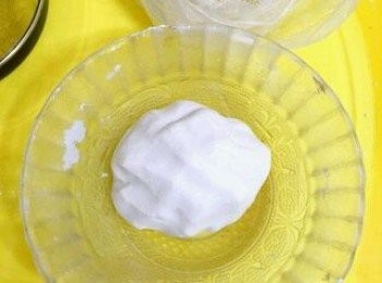 step1: 開水融入白糖，用加入麵粉和勻。