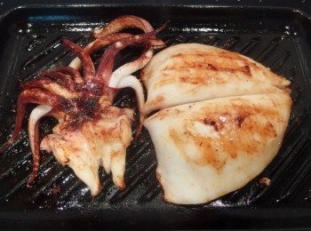 step6: 可依個人喜愛的焦香程度,將透抽香煎出"恰恰"狀。