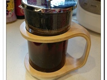 step3: 把茶葉加入700ml熱水, 泡茶15分鐘。