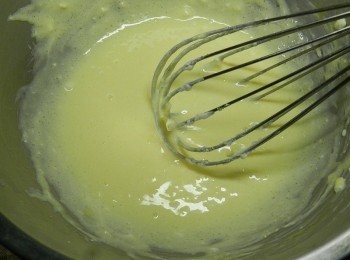 step3: 加入第一個蛋攪勻