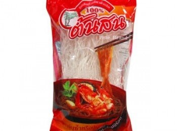 step1: 這是泰式粉絲，比平常的粉絲較Q彈。用開水浸粉絲至軟身，用普通的粉絲也可