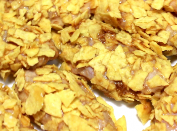 step5: 全部處理好後, 多靜置一會。讓薯片返潮。 多了水份, 炸的時候就沒那麼易焦掉了。