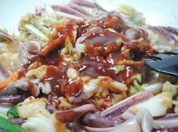 step5: 辣醬與米酒下鍋後拌炒均勻