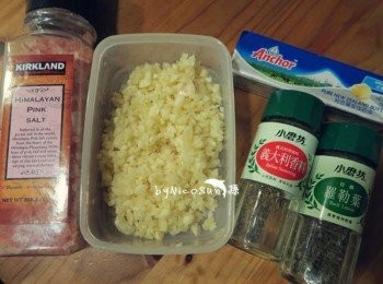 step1: 蒜頭切碎備用.奶油室溫備用