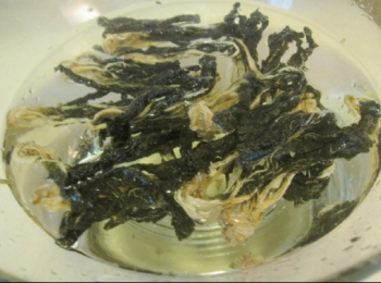 step1: 菜幹，泡水7到8個小時。
