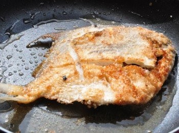 step4: 放入油鍋中慢慢煎至金黃起鍋