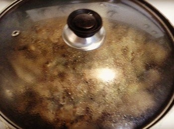 step4: 蓋鍋焗一會。 (如怕不熟透，可加 1茶匙水)