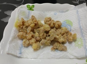 step4: 撈起吸乾油份