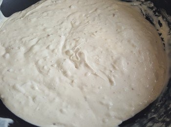 step5: 將粘米粉與鷹粟粉拌勻後，與煮好的蘿蔔水拌勻成槳糊狀。